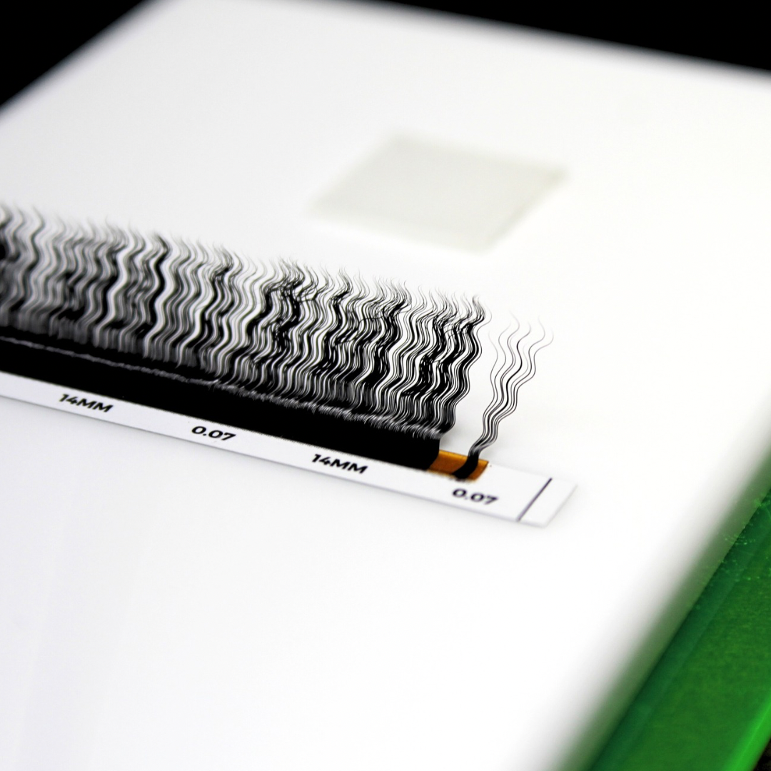 Wavy Lashes