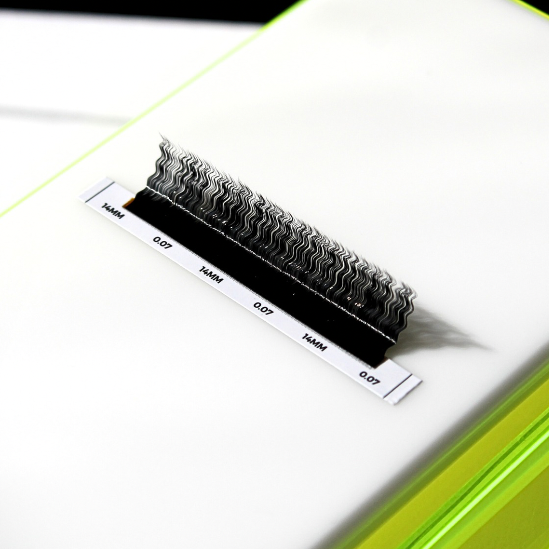 Wavy Lashes